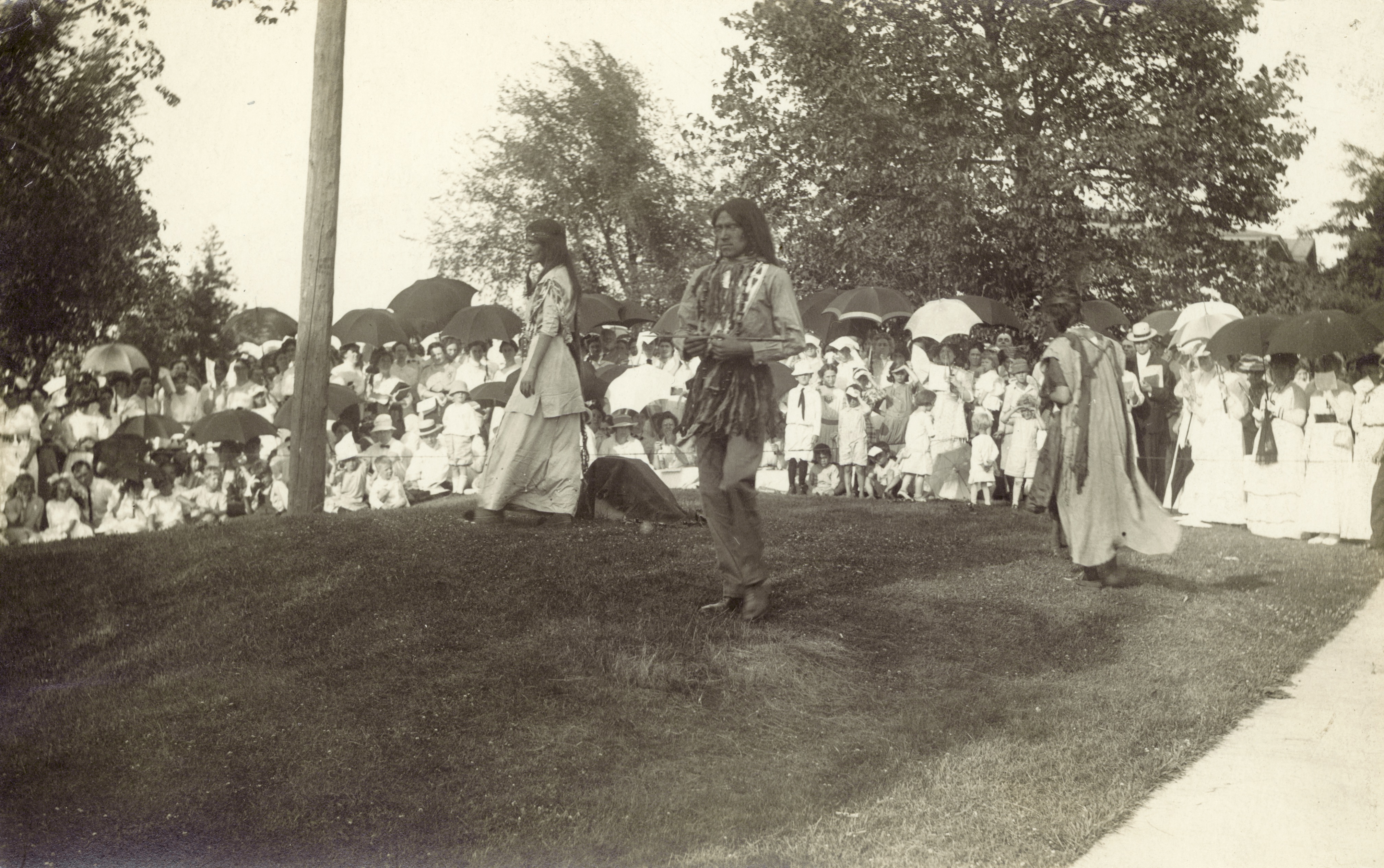 Ceremony for erecting tablets on the Observatory Hill Mounds performed by University of Wisconsin summer session students and Ho-Chunk men, women and children.